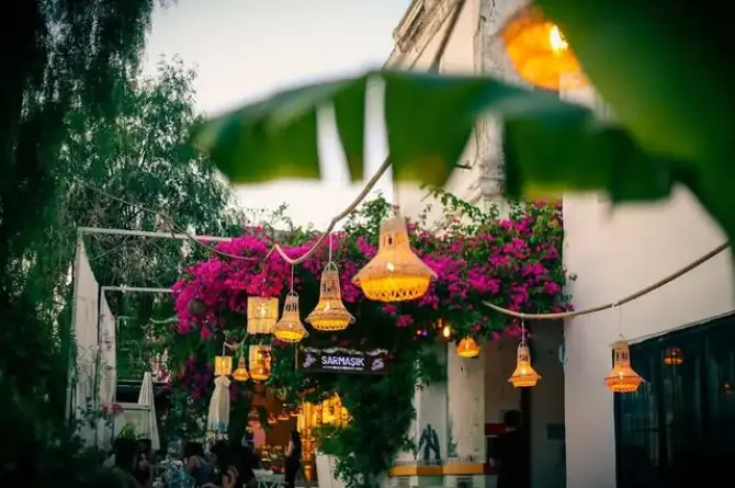 Sarmaşık Bahçe Alaçatı - İzmir Mekan Rehberi