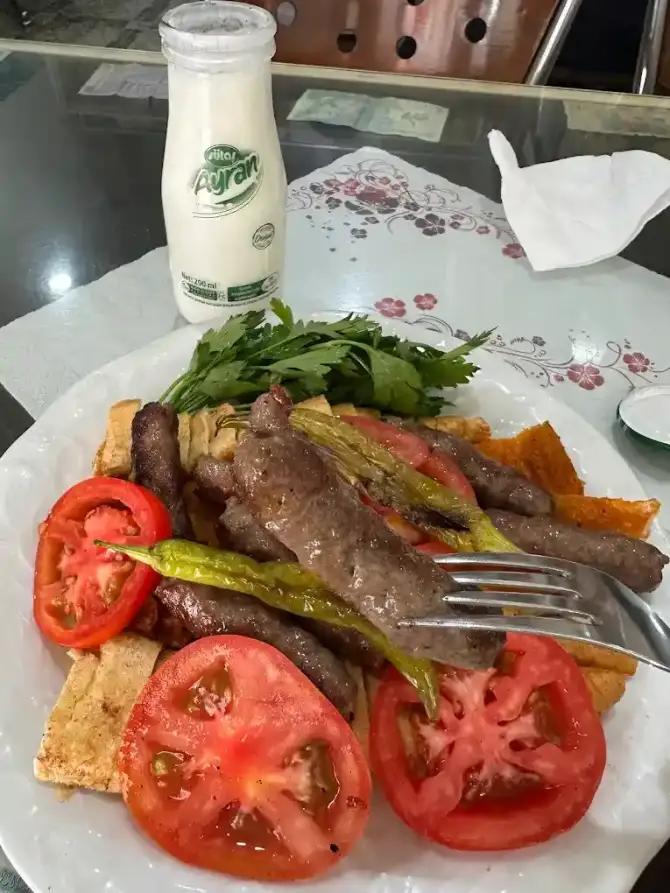Köfteci Sezgin Tire - İzmir Mekan Rehberi