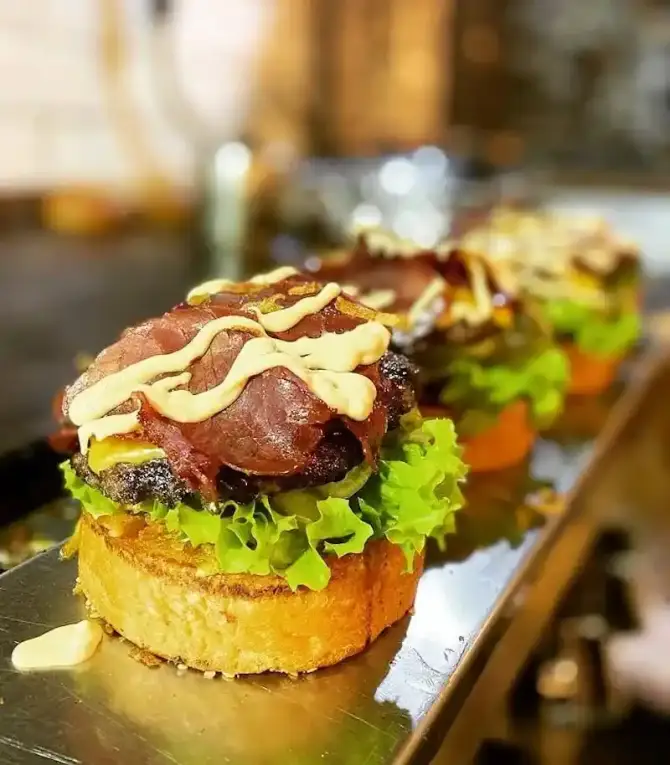 Shebo's Sandwich & Burger - İzmir Mekan Rehberi