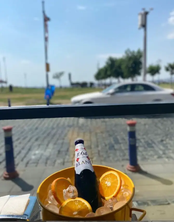 Shotzy Cafe & Bar - İzmir Mekan Rehberi