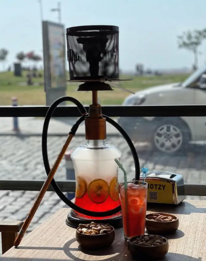 Shotzy Cafe & Bar - İzmir Mekan Rehberi
