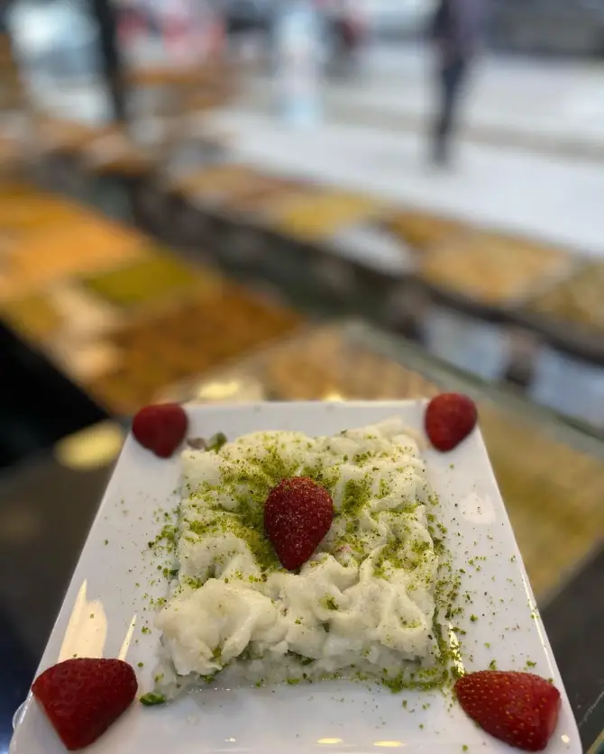 Sıdkı Usta Tatlıları - İzmir Mekan Rehberi