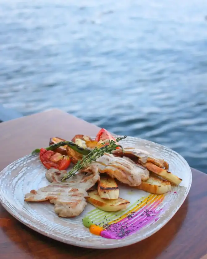 Soirée Restaurant - İzmir Mekan Rehberi