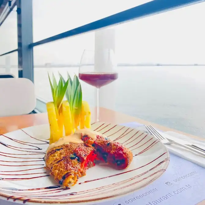 Soirée Restaurant - İzmir Mekan Rehberi