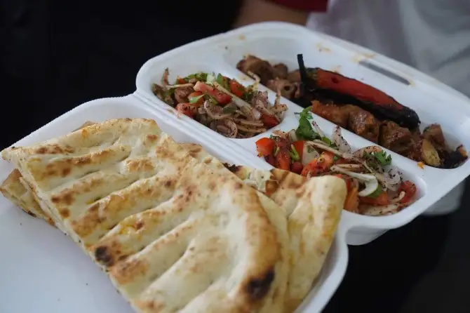 Sokak Kebapçısı - İzmir Mekan Rehberi