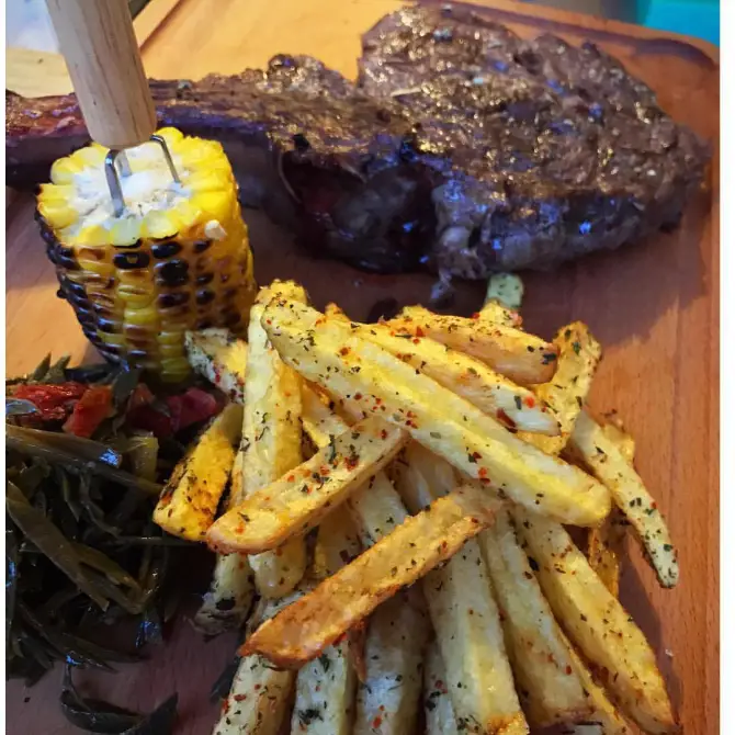 İris Art & Steakhouse Alaçatı - İzmir Mekan Rehberi
