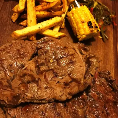 İris Art & Steakhouse Alaçatı fotoğraf 3 - İzmir Mekan Rehberi