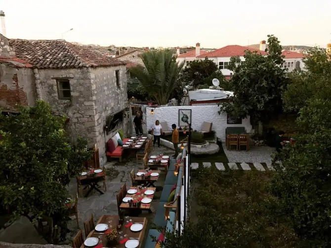 İris Art & Steakhouse Alaçatı - İzmir Mekan Rehberi