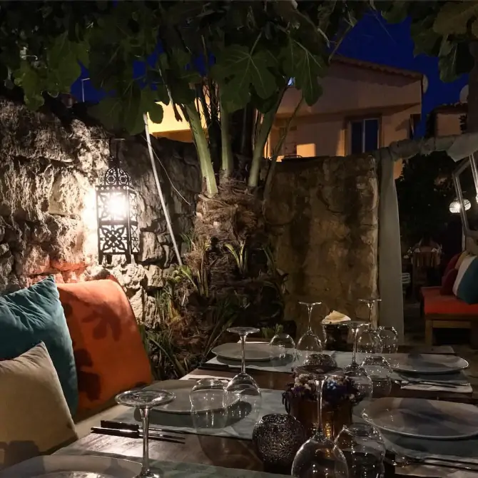 İris Art & Steakhouse Alaçatı - İzmir Mekan Rehberi
