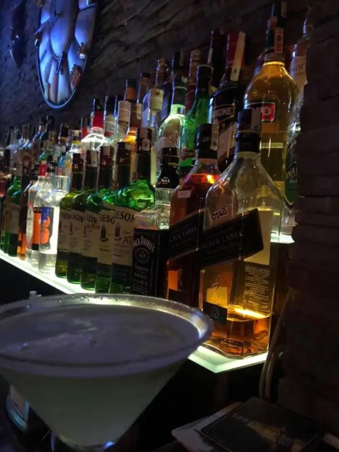 Stone Bar - İzmir Mekan Rehberi