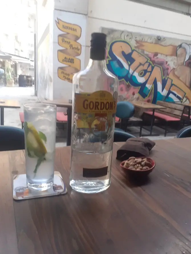 Stone Bar - İzmir Mekan Rehberi