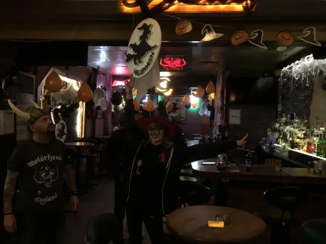 Stone Bar - İzmir Mekan Rehberi