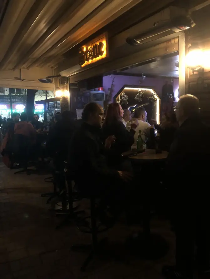 Stone Bar - İzmir Mekan Rehberi