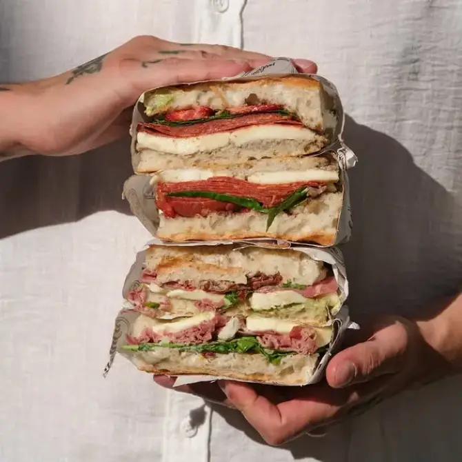 Strada Sandwich Bostanlı - İzmir Mekan Rehberi