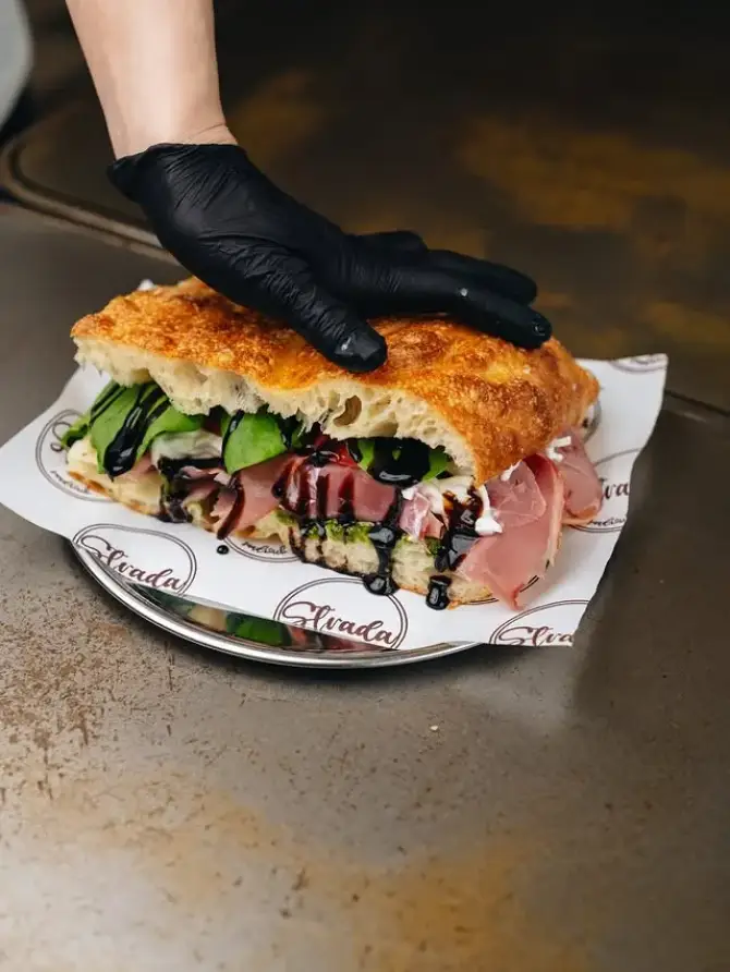 Strada Sandwich Bostanlı - İzmir Mekan Rehberi