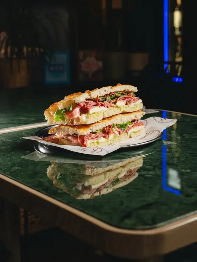 Strada Sandwich Bostanlı - İzmir Mekan Rehberi