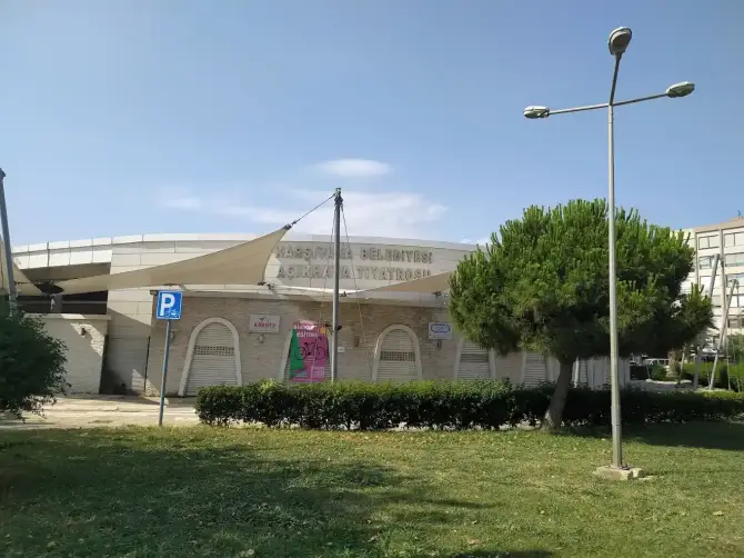  Suat Taşer Açık Hava Tiyatrosu Bostanlı - İzmir Mekan Rehberi