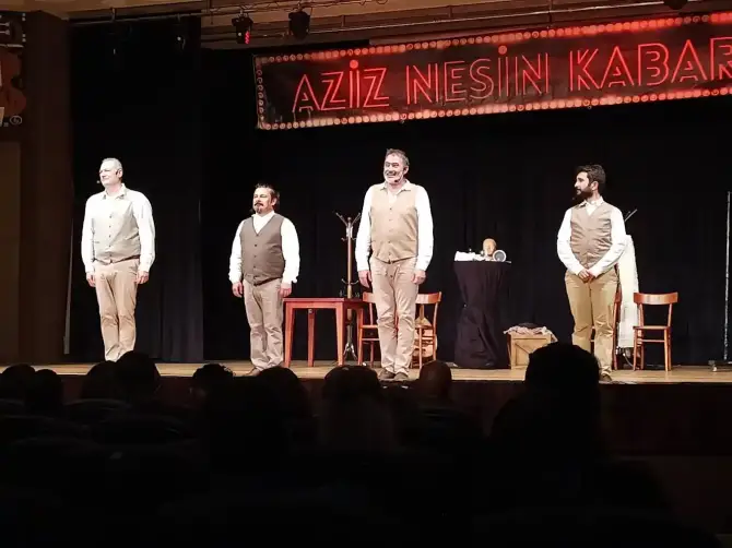  Suat Taşer Açık Hava Tiyatrosu Bostanlı - İzmir Mekan Rehberi