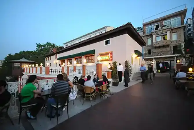 Tarihi Asansör Restoran İzmir - İzmir Mekan Rehberi