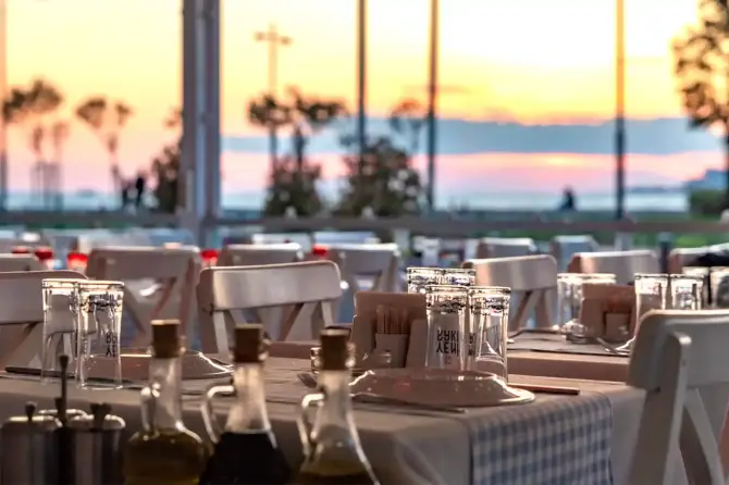 Tek Tek Meyhanesi Kordon - İzmir Mekan Rehberi