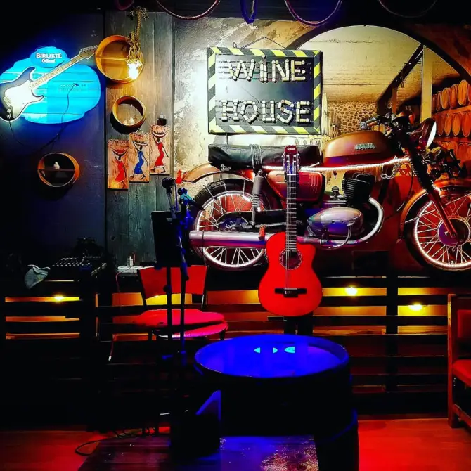 Teras Wine House Beer Garden - İzmir Mekan Rehberi