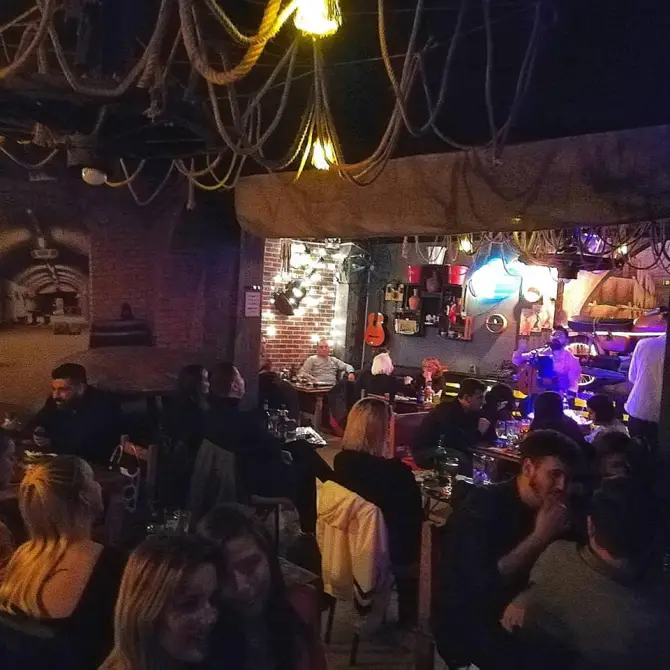 Teras Wine House Beer Garden - İzmir Mekan Rehberi