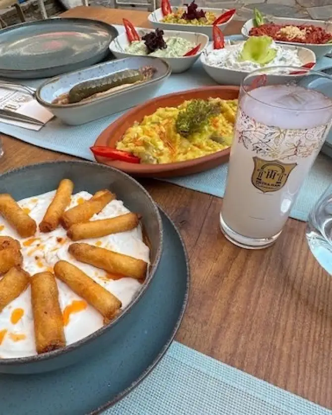 Thyra Han Restaurant - İzmir Mekan Rehberi