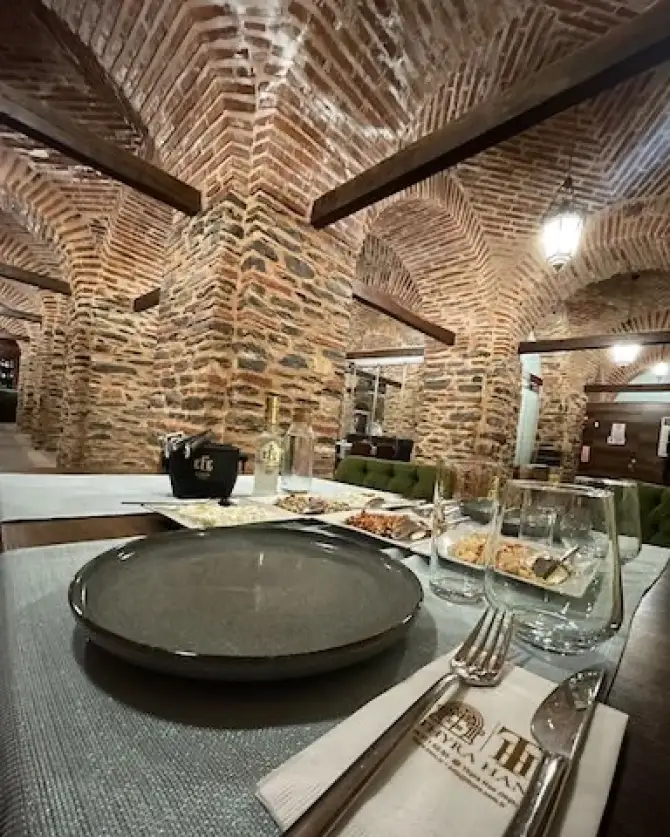Thyra Han Restaurant - İzmir Mekan Rehberi