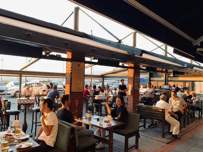 Travelers' Pub Kordon - İzmir Mekan Rehberi