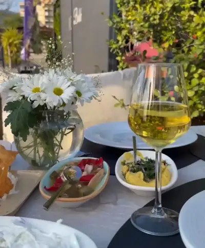 Tuzda Et & Balık Bayraklı - İzmir Mekan Rehberi