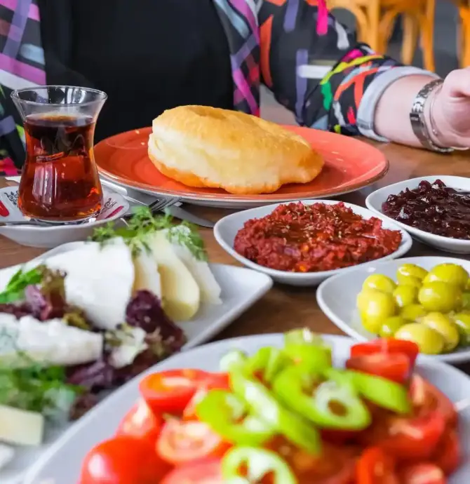 Tuzu Biberi Port Bornova - İzmir Mekan Rehberi