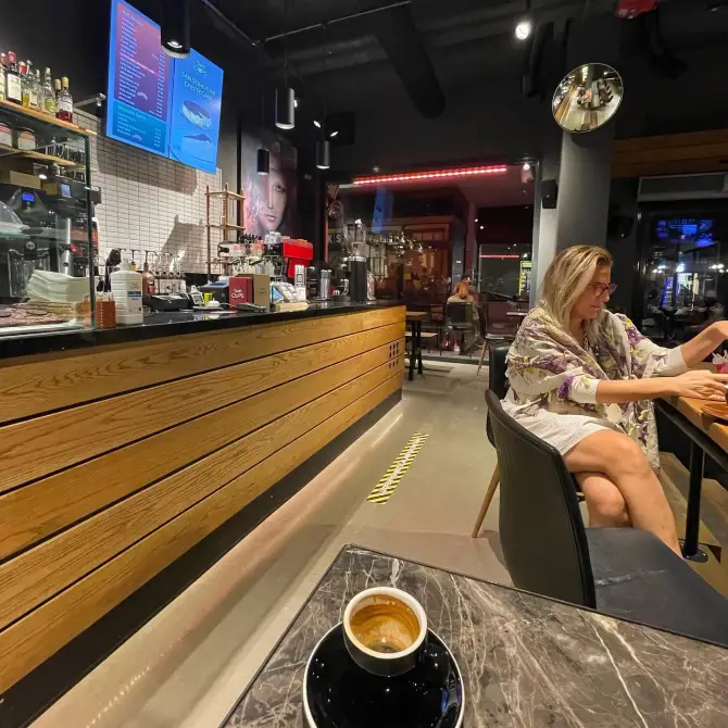 Two Cups - Coffee Bar & Roastery - İzmir Mekan Rehberi
