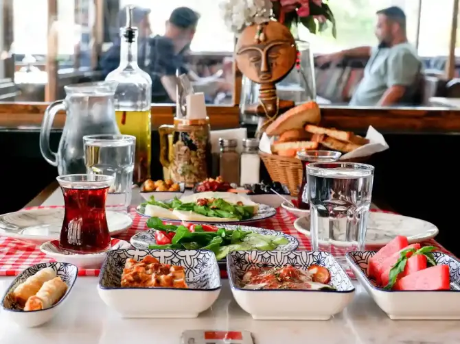 Varuna Gezgin Alsancak - İzmir Mekan Rehberi