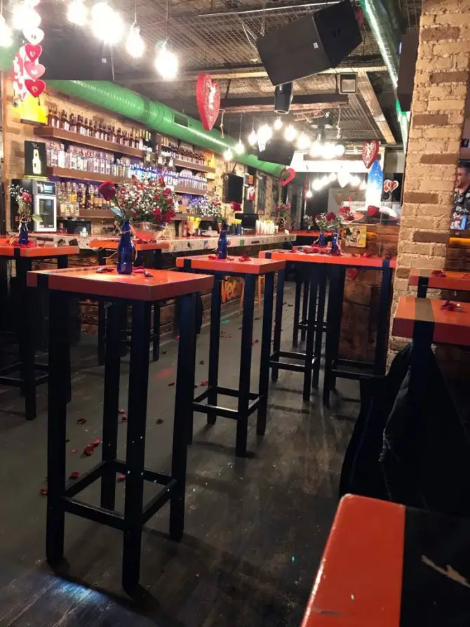 Vecihi Bar - İzmir Mekan Rehberi
