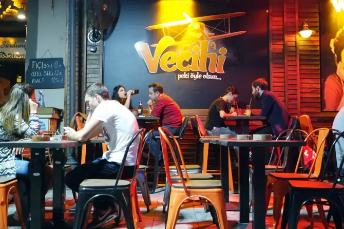 Vecihi Bar - İzmir Mekan Rehberi
