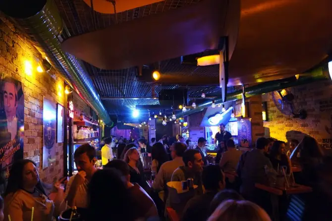 Vecihi Bar - İzmir Mekan Rehberi