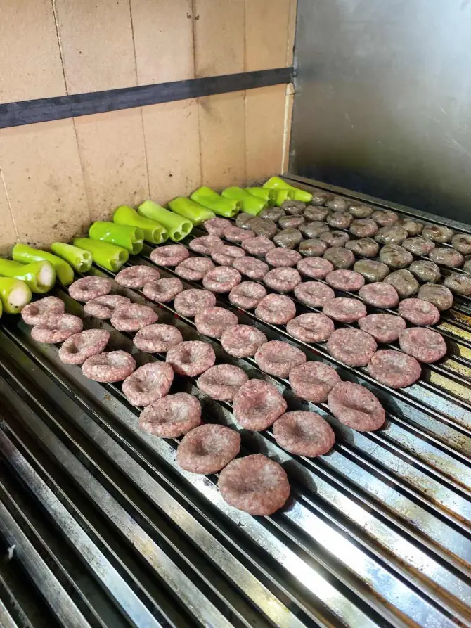 Vefalı Köfteci Bornova - İzmir Mekan Rehberi