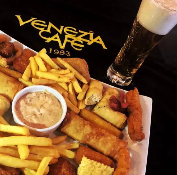 Venezia Cafe Bar - İzmir Mekan Rehberi