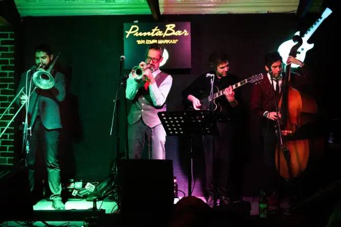 Punta Bar - İzmir Mekan Rehberi