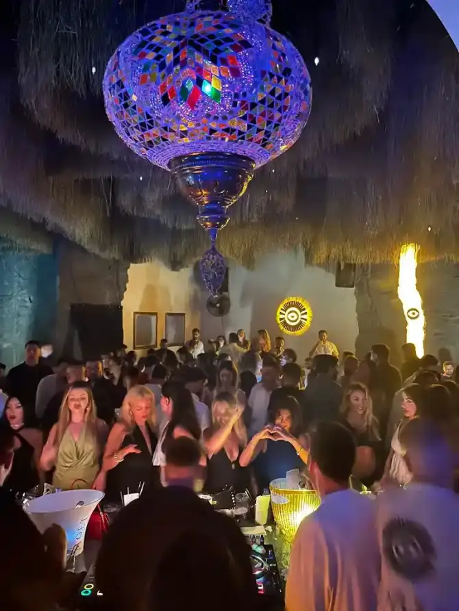 Wuu Alaçatı - İzmir Mekan Rehberi