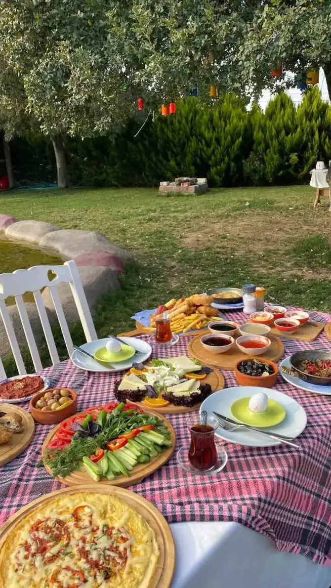 Yelbahçe Kahvaltı & Lunch - İzmir Mekan Rehberi