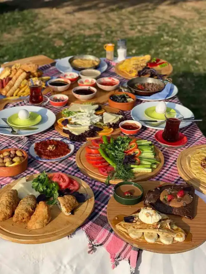 Yelbahçe Kahvaltı & Lunch - İzmir Mekan Rehberi