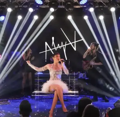 Yeni Cabaret İzmir fotoğraf 4 - İzmir Mekan Rehberi