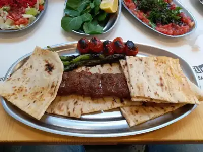Zırhdeli Karşıyaka - İzmir Mekan Rehberi