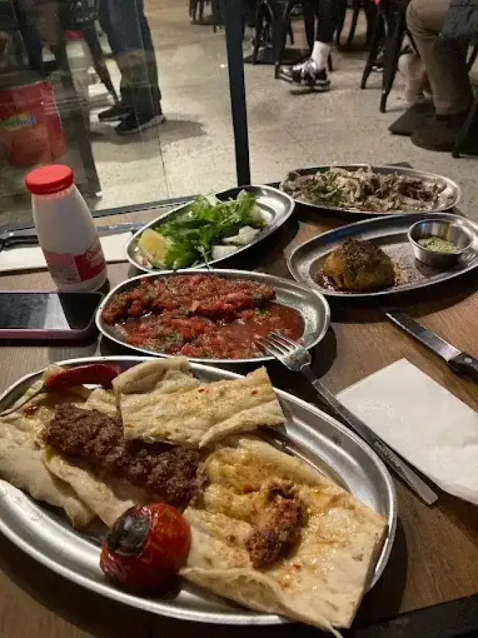 Zırhdeli Karşıyaka - İzmir Mekan Rehberi