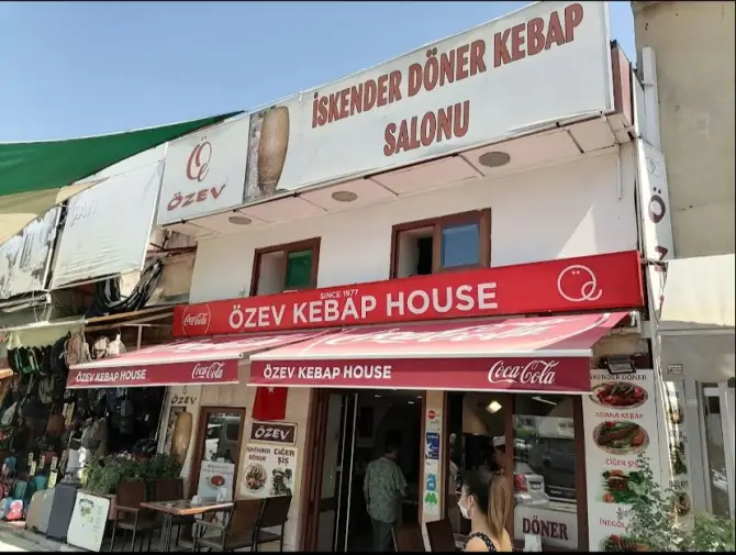 Özev İskender Döner Kebap - İzmir Mekan Rehberi