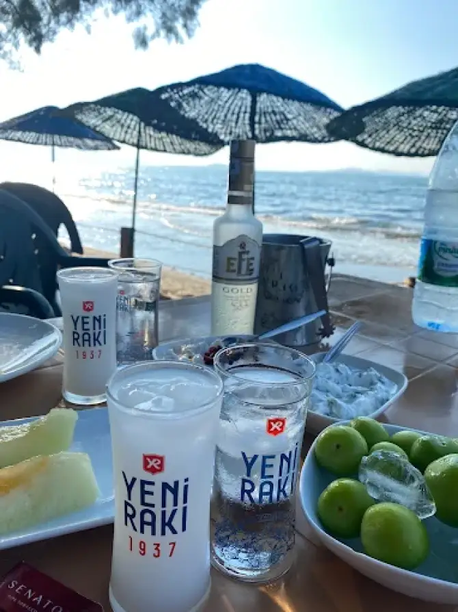 Zeytin Cafe & Restoran Urla - İzmir Mekan Rehberi