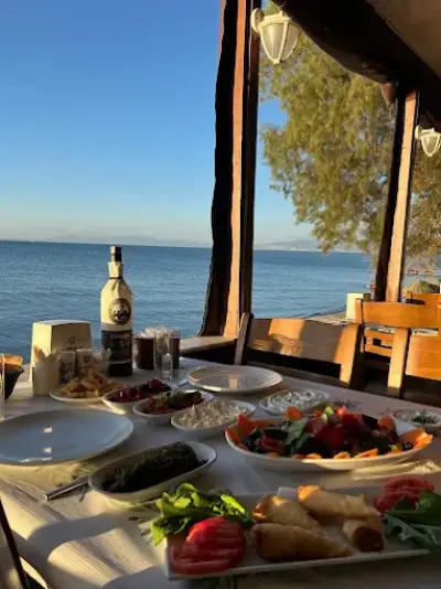 Zeytin Cafe & Restoran Urla - İzmir Mekan Rehberi