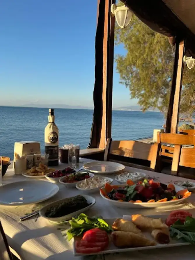 Zeytin Cafe & Restoran Urla - İzmir Mekan Rehberi