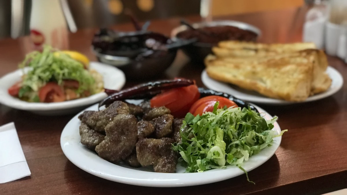49 Yıllık Lezzet Köfteci Salih Arslan